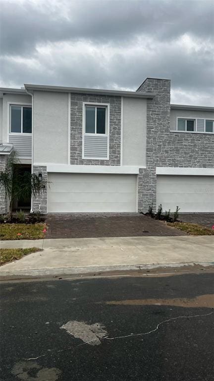 Primary Photo - 320 Nine Iron Dr