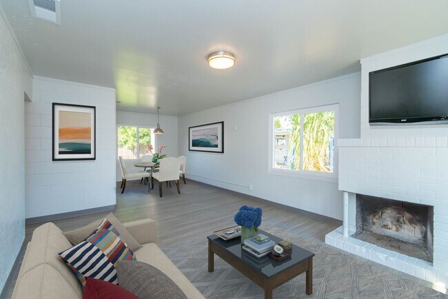 Foto del edificio - 1258 Rosemary Ln