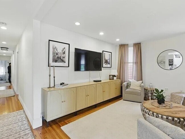 Foto del edificio - 925 E 4th St