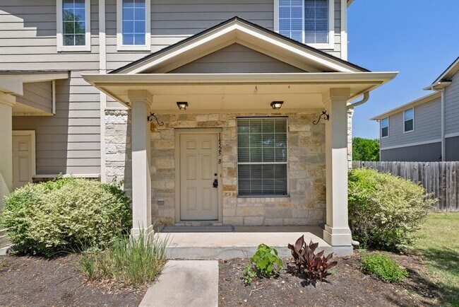 Foto del edificio - 14525 Harris Ridge Blvd