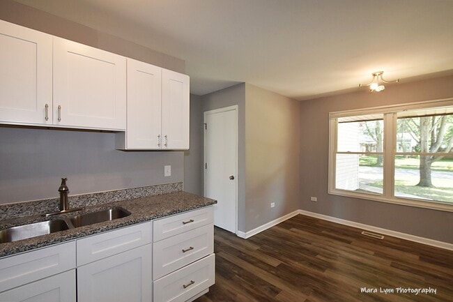 Building Photo - 121 Glen Lake Dr