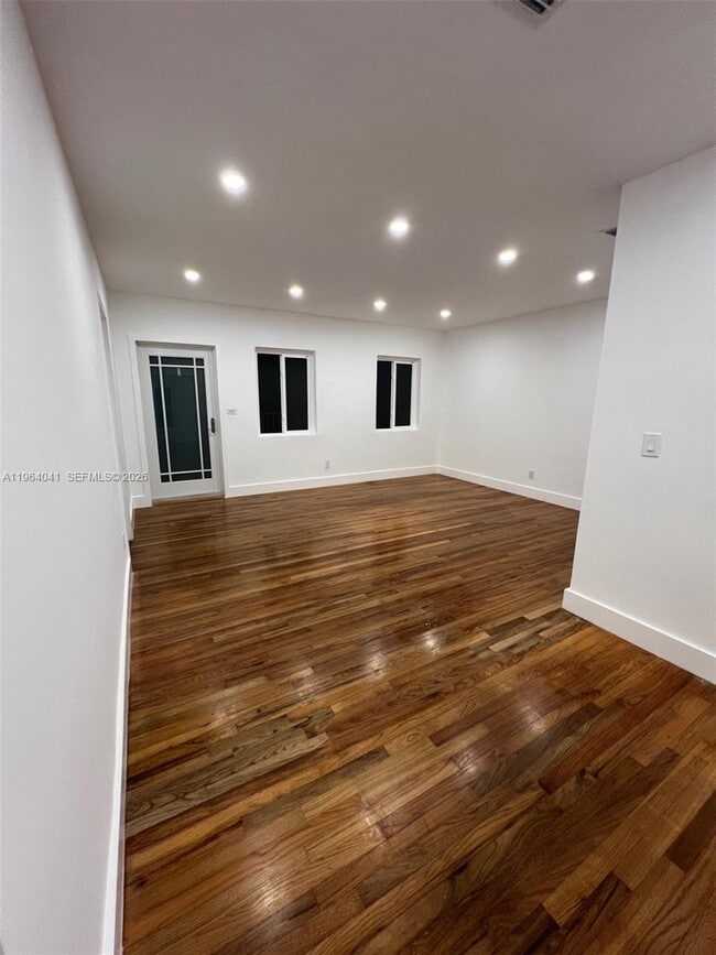 Foto del edificio - 424 Lavilla Dr