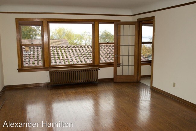 Building Photo - 1127 Olympic Way W