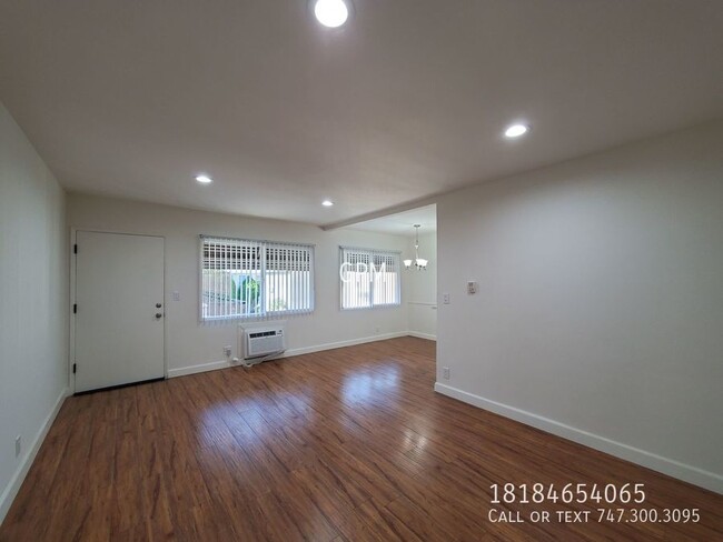 Building Photo - Spacious 2BR Close to NOHO Arts District!