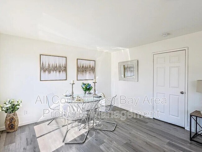 Photo - 2911 California St Apartment