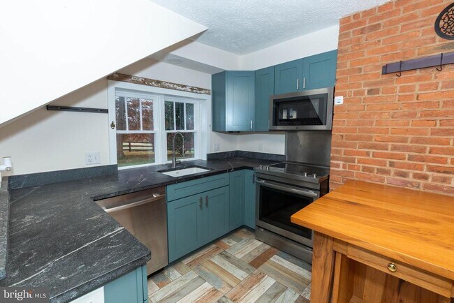 Foto del edificio - 562 Smithfield Ln