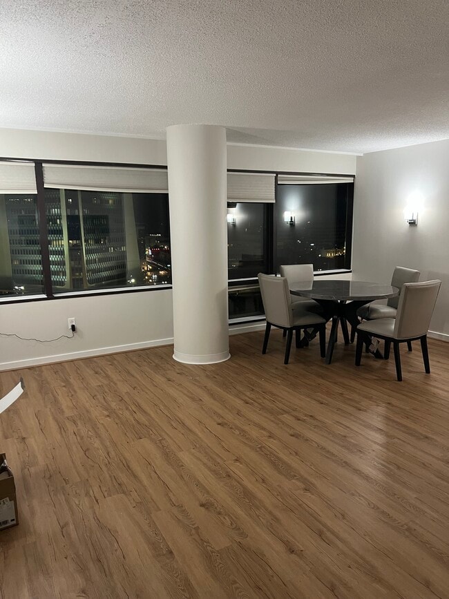 Building Photo - 127 Greyrock Pl