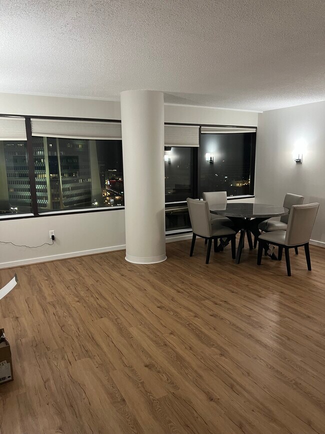 Building Photo - 127 Greyrock Pl