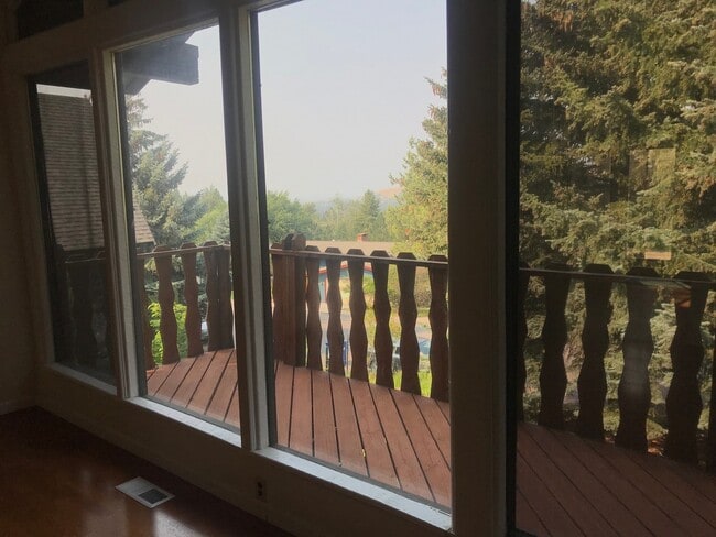 Building Photo - Amazing Rattlesnake Views! 4 Bed, 3 Bath Home!