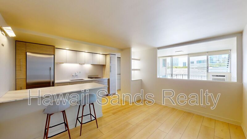 Primary Photo - 1129 Rycroft St