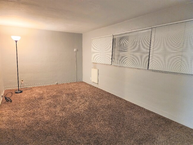 Foto del edificio - 1175 E 8th St