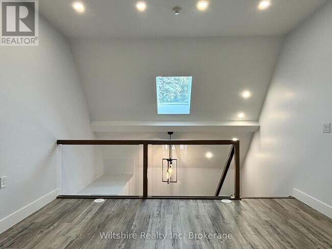 Building Photo - 14 Glendale Dr