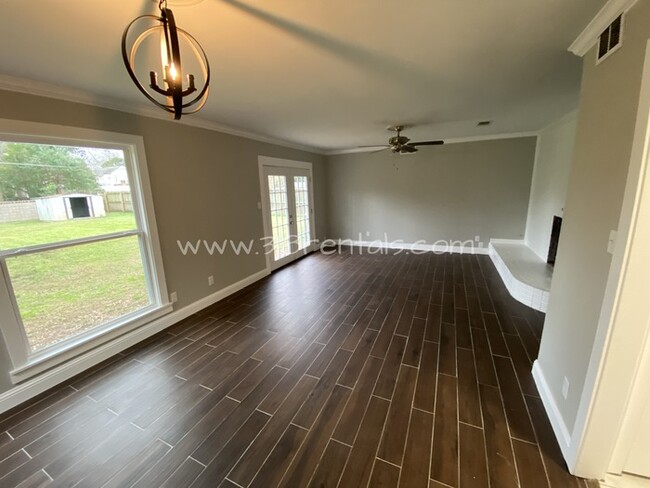 Foto del edificio - 3743 Greenway Pl