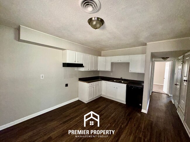 Foto del edificio - 3BR/2BA Memphis Rental with Hardwood Floors & Open Kitchen Layout