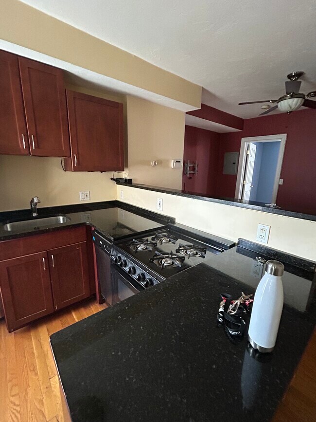 Kitchen - 168 W 6th St