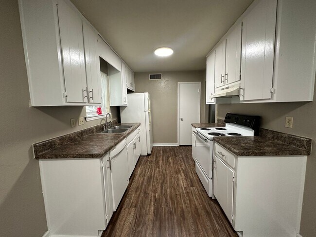 Building Photo - 1411 Shallow Brook