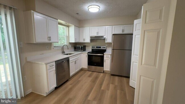Foto del edificio - 2431 W Rosecroft Village Cir