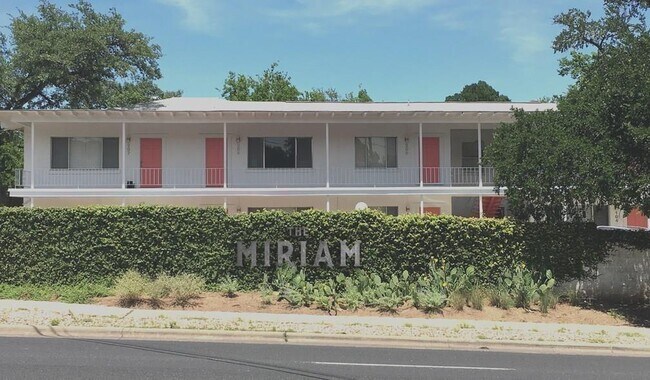 Foto del edificio - 1208 Enfield Rd