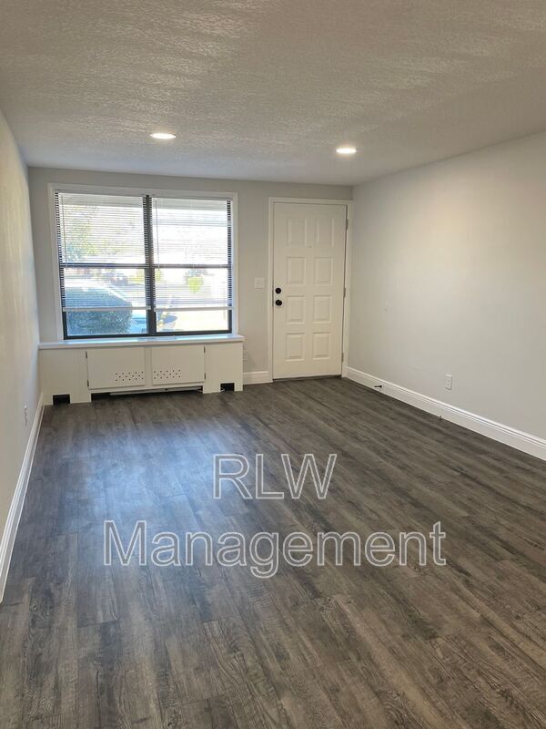 Foto del edificio - 611 Mt Homer Rd