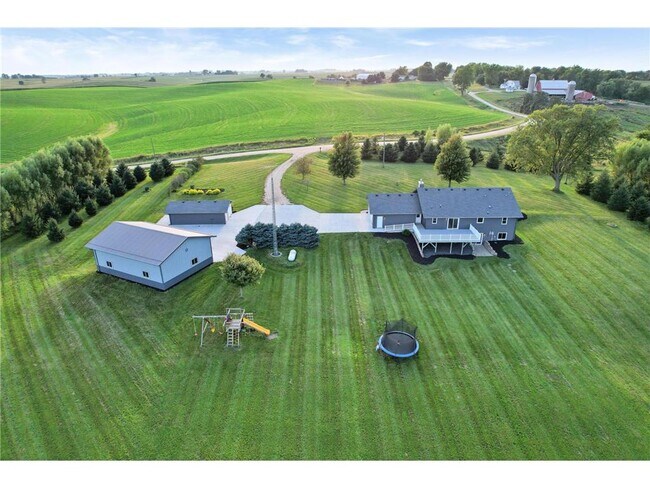 Foto del edificio - 66182 310th Ave