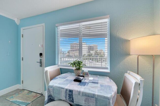 Foto del edificio - 445 S Gulfview Blvd