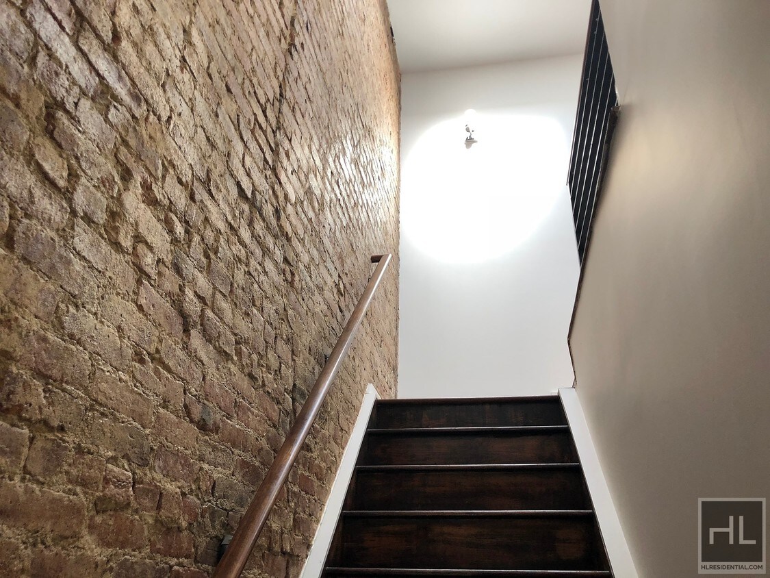 Primary Photo - 19 Charlotte St