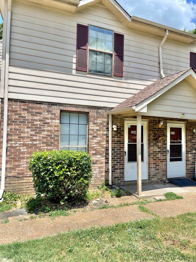 Building Photo - Renovated 1 Bedroom / 1 Bathroom in Madison! Pet friendly! A block from everything you need!