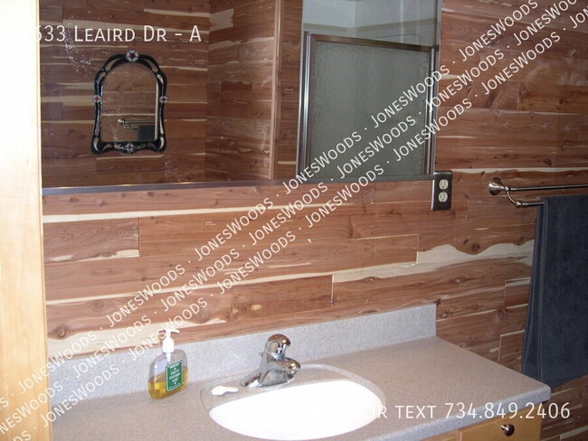 Building Photo - 1633 Leaird Dr