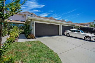 Building Photo - Like New Townhome in Heritage Oaks!