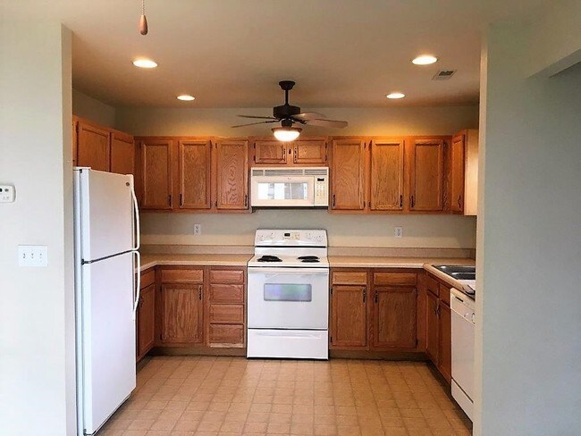 Foto del edificio - 16850 Huntington Lane B