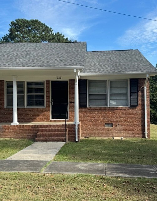 Foto principal - 204 W McNeill St