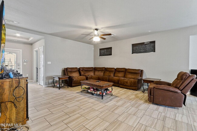 Building Photo - 13925 Lago Vista Ave