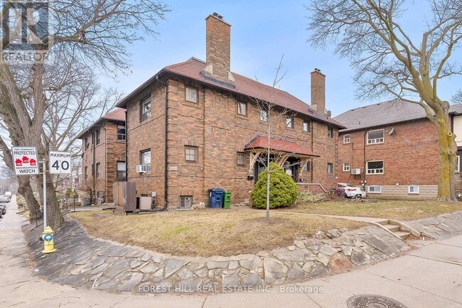 Building Photo - 1068 Avenue Rd