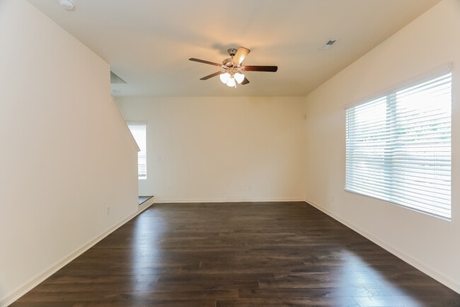 Building Photo - 3 Bedroom on Timber Leaf Loop