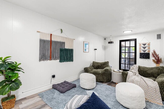 Foto del edificio - 1271 Woodlawn St