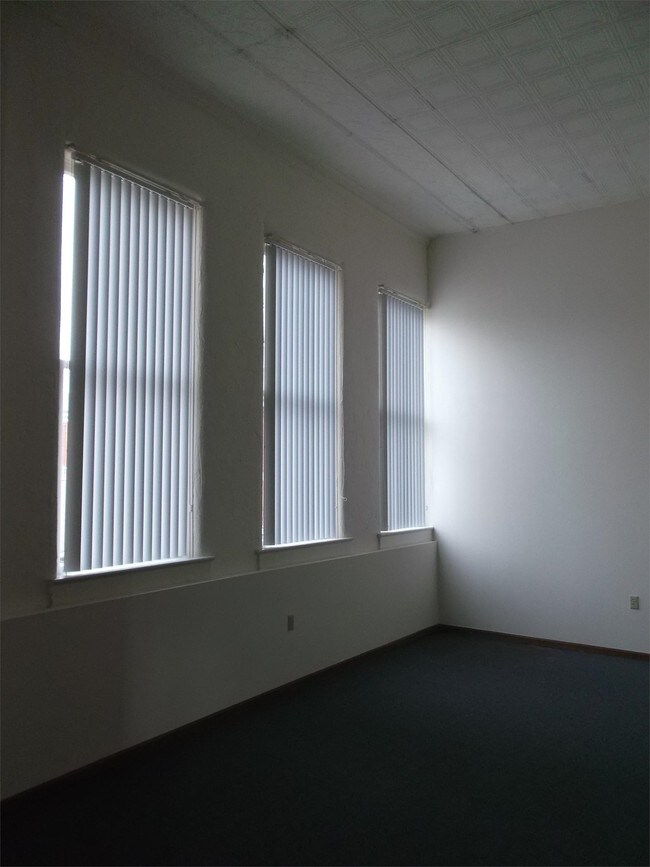 Building Photo - 405 S Blackhoof St