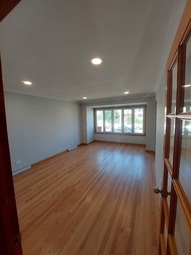 Building Photo - 4635 S Kedvale Ave