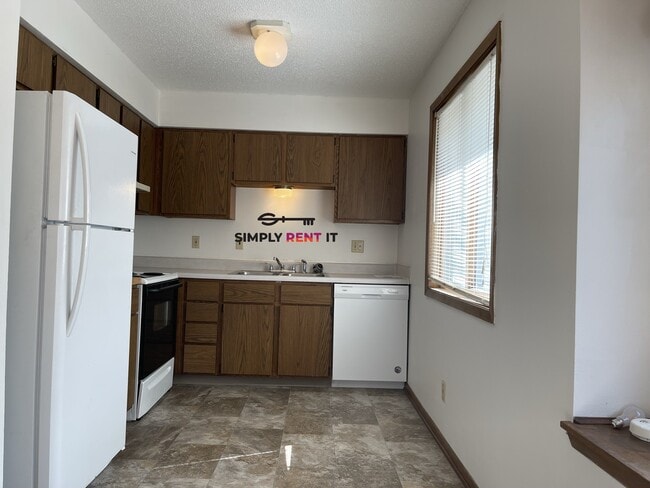 Foto del edificio - Huge 3 Bedroom Duplex in Ames, Aug 1st