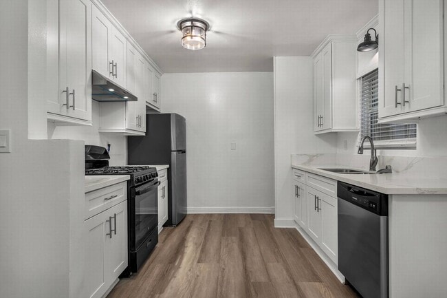 Foto del edificio - 2 bedroom - Incredible location!