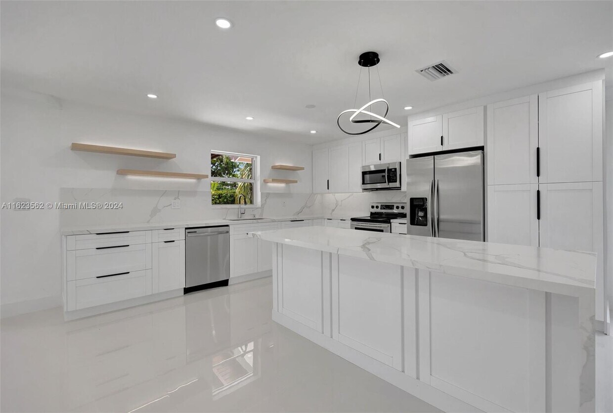 Foto principal - 353 SW 133rd Pl