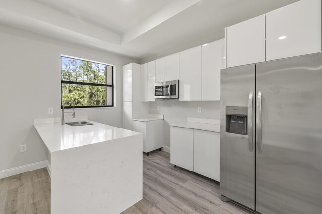 Foto del edificio - 934 Binkley St E