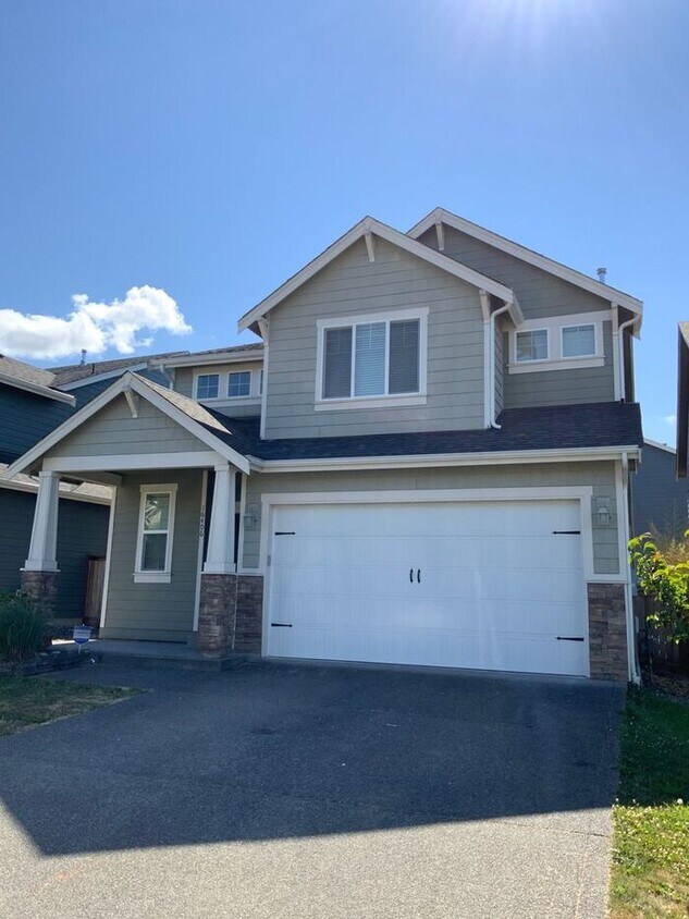 Foto principal - AVAILABLE NOW!! Puyallup 4bdr 2.5bath home...