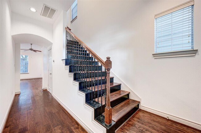 Building Photo - 2234 Hilshire Trail Dr