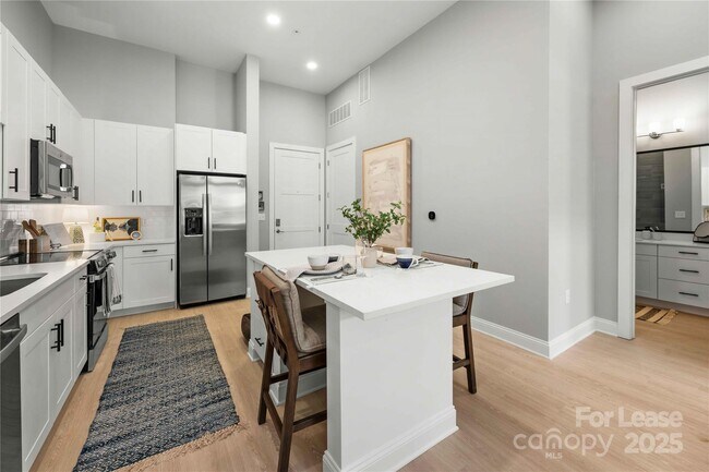 Building Photo - 9035 Lindholm Dr