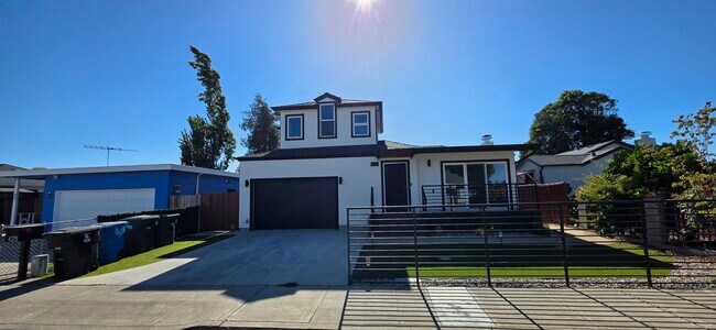 Foto del edificio - 425 Daisy Ln