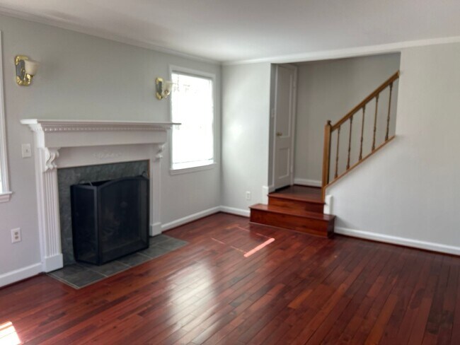 Building Photo - Charming Colonial Close to METRO, Parks, &...