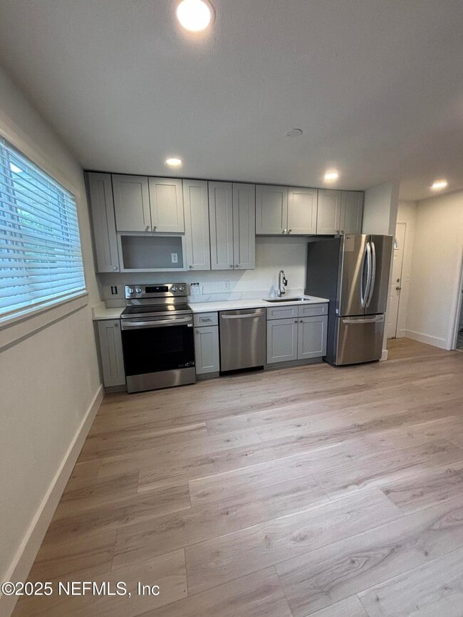 Building Photo - 935 Sailfish Dr E