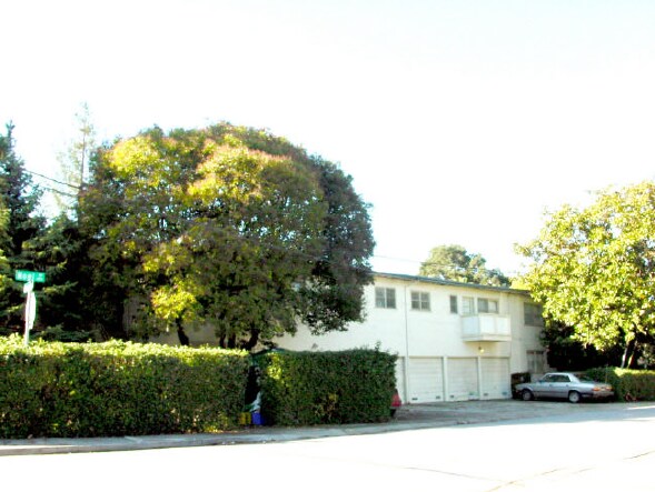 Building Photo - Twin Oak Apartments