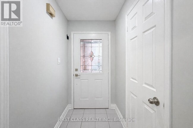 Building Photo - 3280 Pilcom Crescent