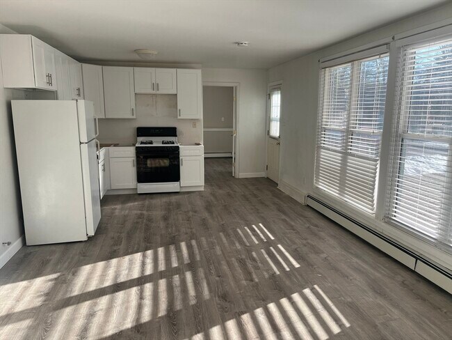 Building Photo - 12 Cedar St